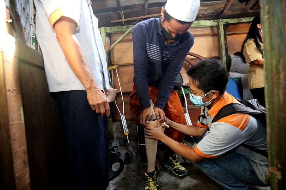 Pemkot Surabaya Bagi-bagi Kaki Palsu, Warga yang Butuh Bisa Bersurat
