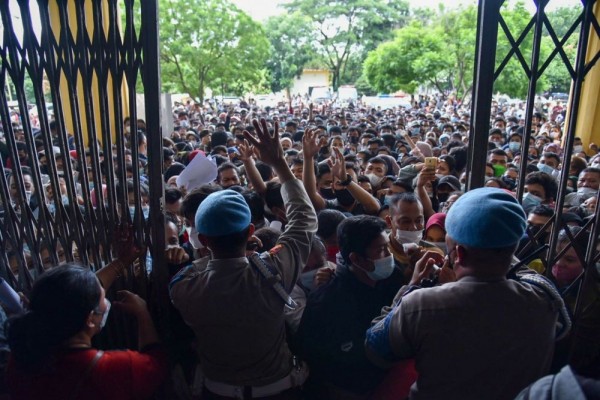 Vaksinasi Massal Bikinan Polisi Ricuh, Ombudsman: Kenapa Kebobolan?