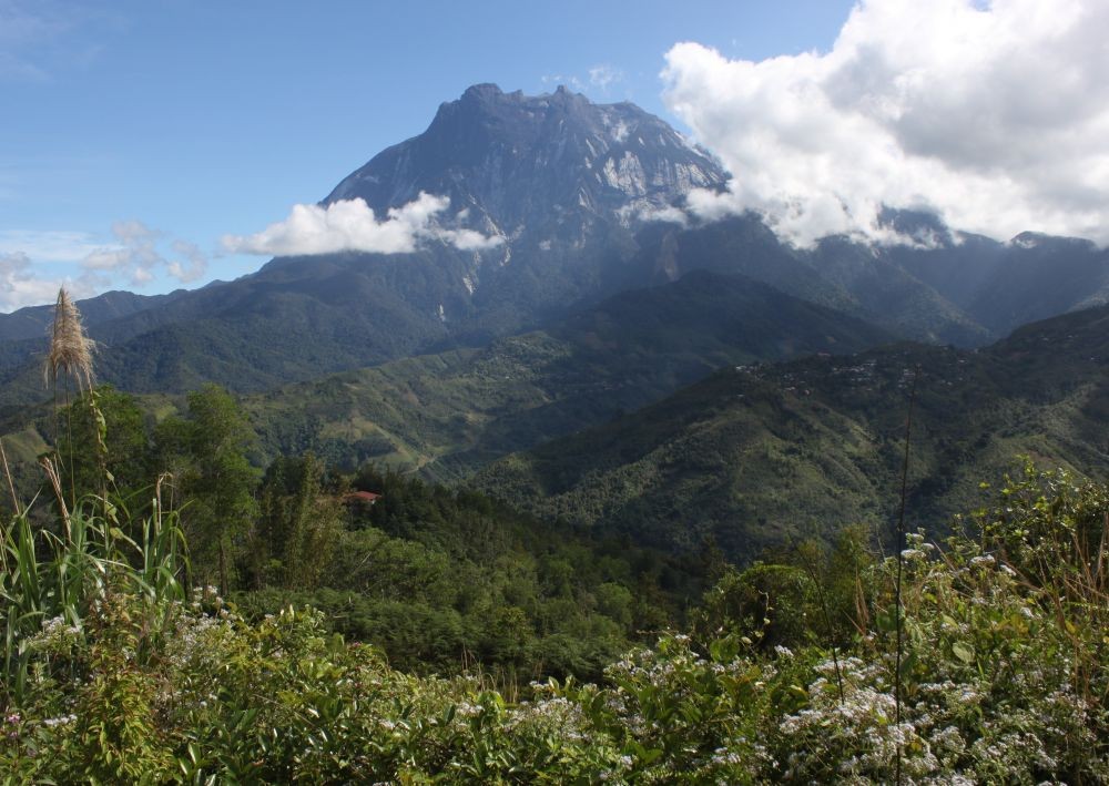 10 Gunung Tertinggi Di Asia Tenggara