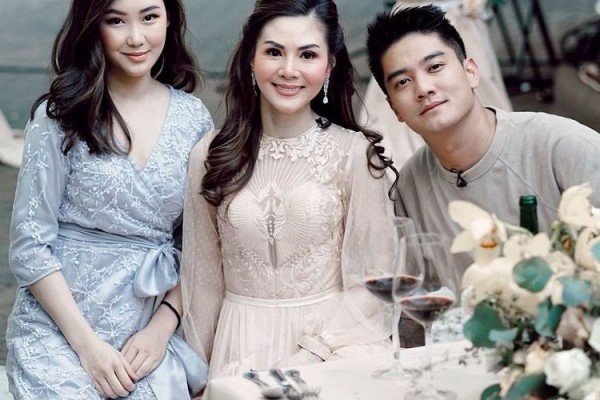10 Potret Kedekatan Boy William dan Calon Mama Mertua yang Seru Abis