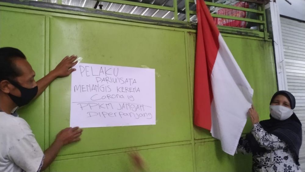 Bosan Tutup, Pedagang di Makam Bung Karno Pasang Bendera Merah Putih