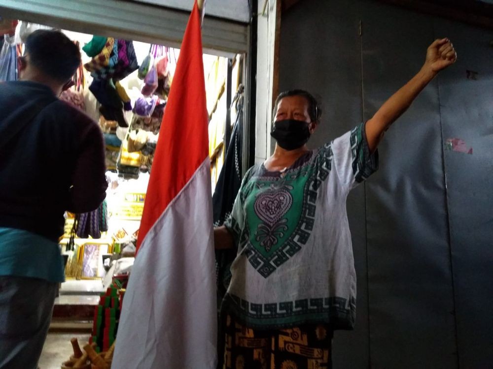 Bosan Tutup, Pedagang di Makam Bung Karno Pasang Bendera Merah Putih