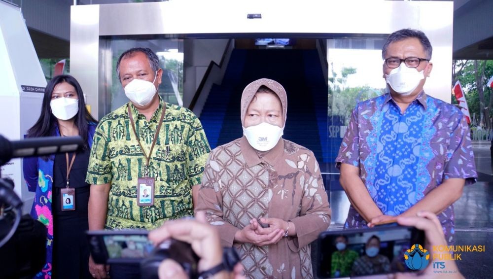 Kado 17 Agustus, Risma Minta ITS Buat Kapal dan Motor untuk Papua