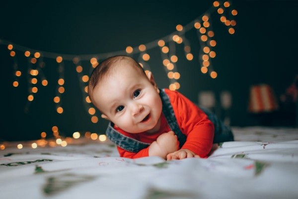10 Ide Nama Bayi yang Lahir di Bulan Agustus, Bermakna Independen!