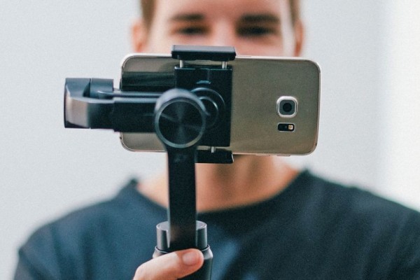 9 Aksesori HP Terbaik untuk Bikin Video Selayaknya Pro!