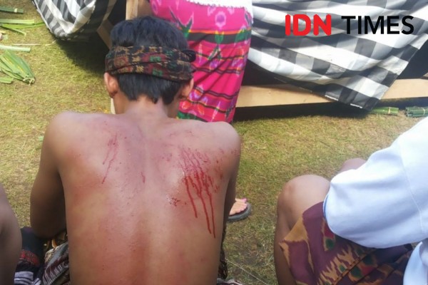 10 Potret Tradisi Mageret Pandan di Desa Tenganan Karangasem