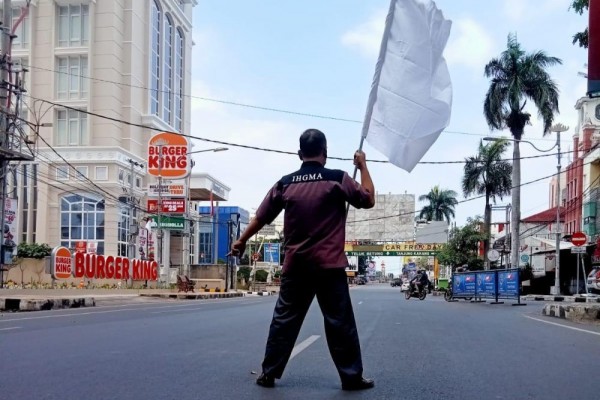 Pengelola Hotel Lampung Kibarkan Bendera Putih di Jalan, Ada Apa?