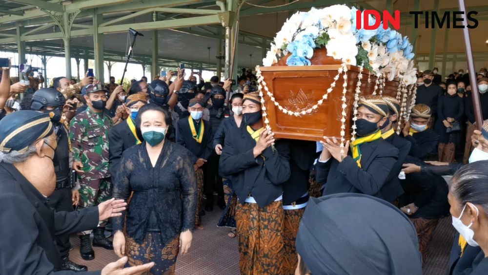 9 Potret Prosesi Pemakaman Raja Mangkunegara IX