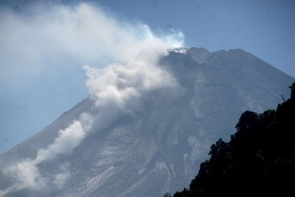 Malam Ini Awan Panas Guguran Gunung Merapi Meluncur hingga 2 Km  