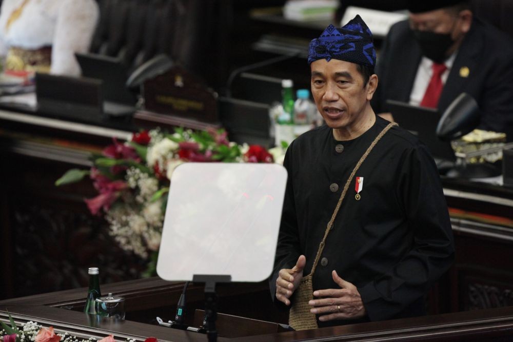 Jokowi Pakai Baju  Adat Suku Baduy KSP Tepis Stigma Negatif