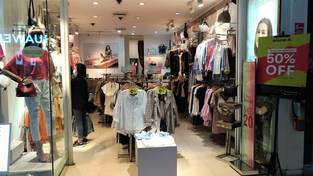 10 Potret Aturan buat Pengunjung Mal saat PPKM Level 4, Biar Gak Kagok