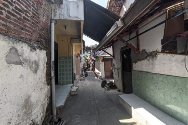 Densus 88 Tangkap Terduga Teroris di Jagir, Sita Kotak Amal dari Rumah