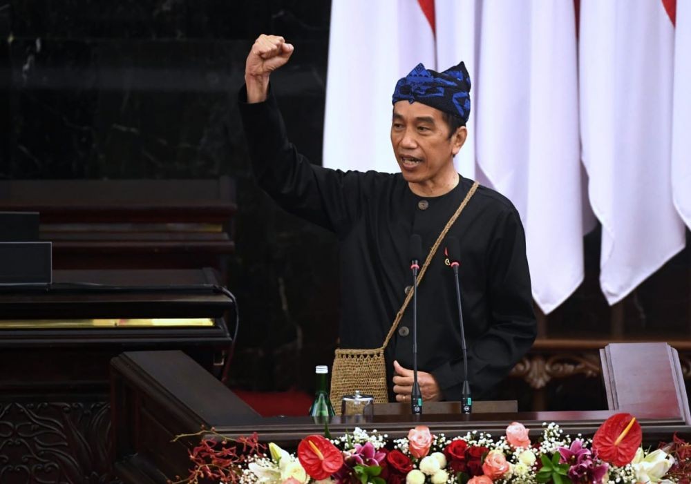 10 Potret Jokowi Pakai Baju Adat Suku Baduy