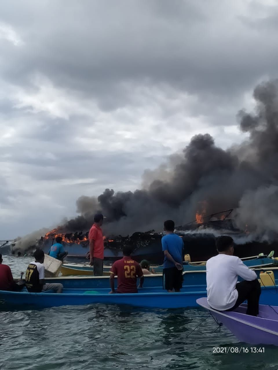 Kapal Laut Terbakar di Bombana Sultra, Penumpang dan ABK Selamat