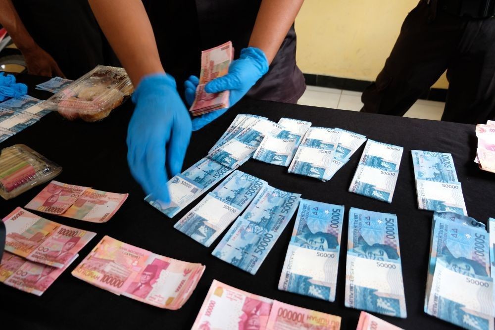 Penjaga Warkop di Surabaya Edarkan Uang Palsu Rp7 Juta