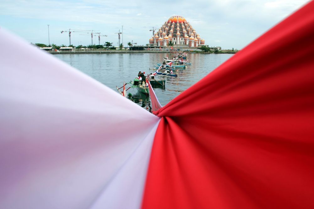 Besok, Pemkot Makassar Kibarkan Bendera Bunga Rampai di Losari