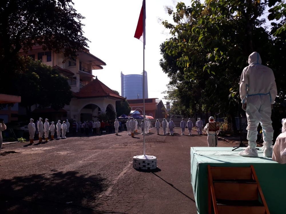 Meski Pakai Hazmat, Upacara di HAH Surabaya Berlangsung Khidmat