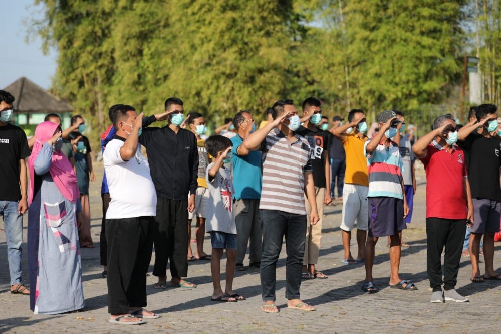 10 Potret Haru Pasien COVID-19 dan Nakes Upacara HUT RI di RS Boyolali