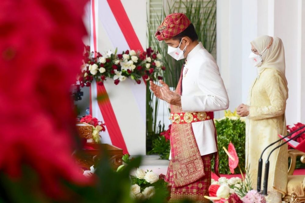 Sarat Makna! Pakaian Adat Lampung Pepadun Dipakai Jokowi