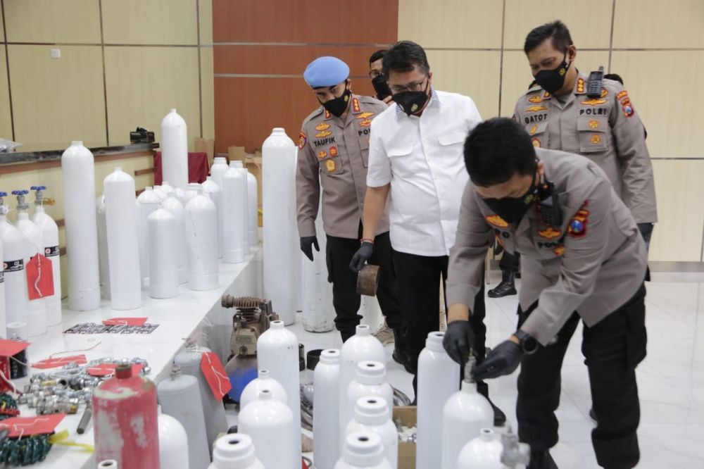 Biadab! Perusahaan di Surabaya Ubah APAR Jadi Tabung Oksigen Palsu