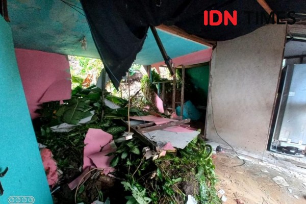 Hujan Semalaman, Tanah Longsor Menerjang Rumah Warga di Balikpapan