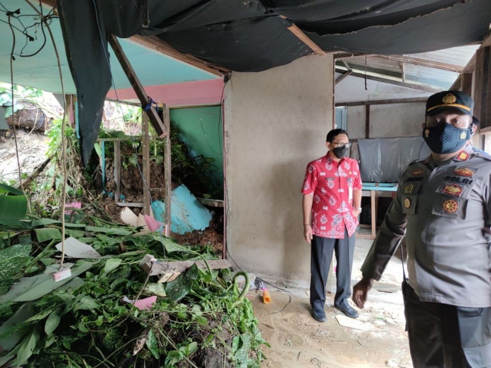 Hujan Semalaman, Tanah Longsor Menerjang Rumah Warga di Balikpapan