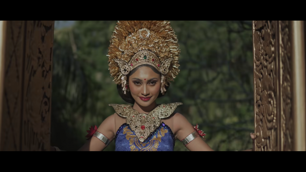 4 Budaya Bali di MV Wonderland Indonesia, Novia Bachmid Tampil Menawan