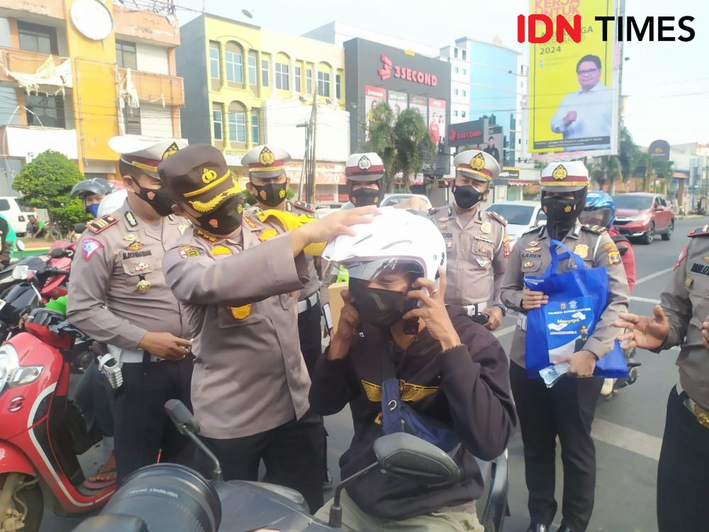 Cara Unik Polresta Bandar Lampung Sosialisasi Prokes COVID-19