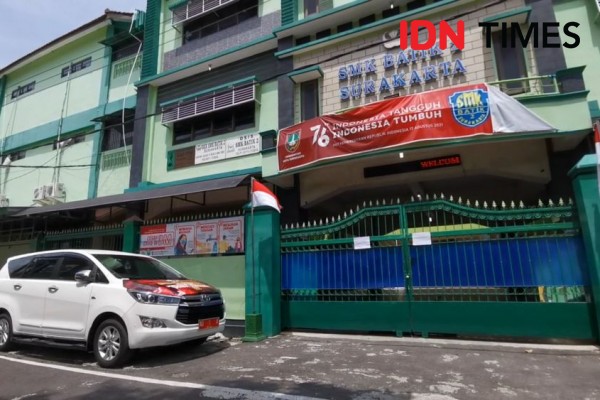 SMK di Solo Kucing-kucingan Nekat PTM, Mobil Gibran Parkir di Sekolah