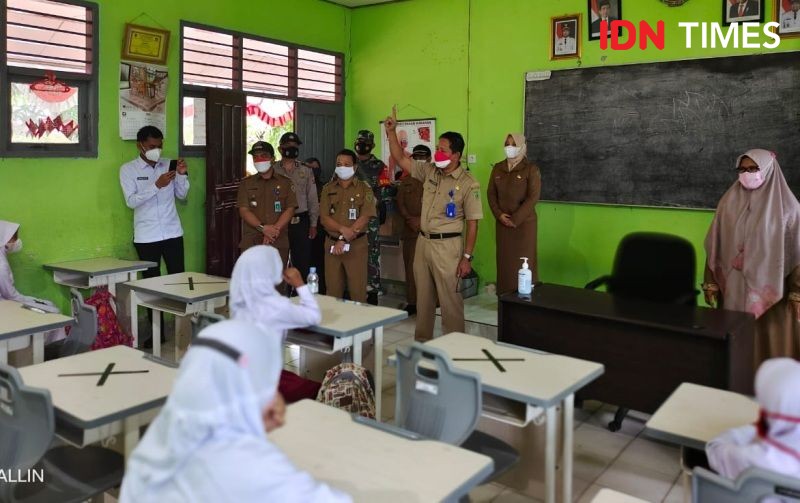 Bersekolah Langsung Penajam, Murid Masih Kaku ketika Belajar