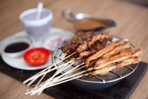 8 Tempat Makan Sate Ayam Paling Enak di Surabaya, Favorit Banget!