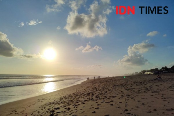 Mengapa Matahari Terbenam Lebih Lambat di Bali Menurut Astronomis
