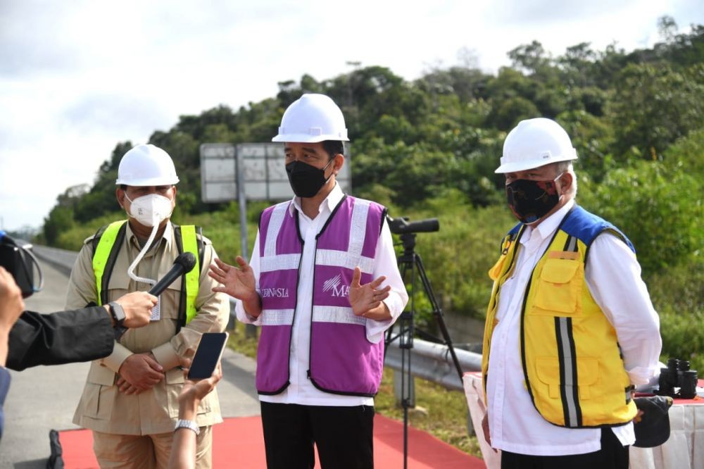 Jokowi Tinjau Kembali Proyek Normalisasi Sungai Ciliwung