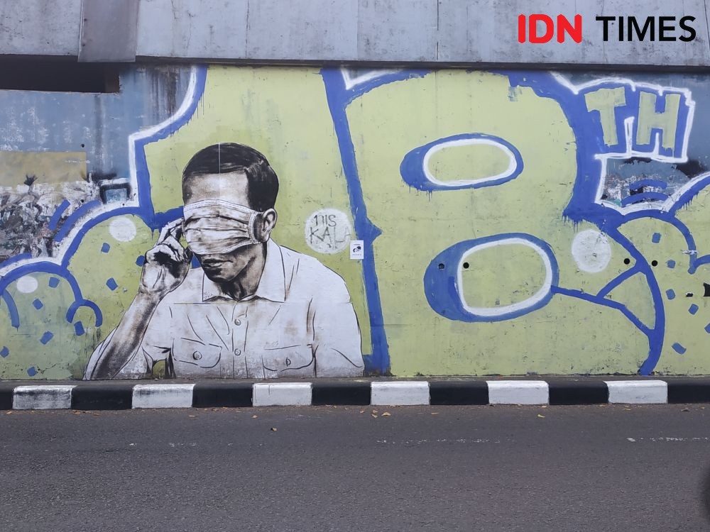 Mural Mirip Jokowi Tertutup Masker Mejeng di Jembatan Pasupati Bandung