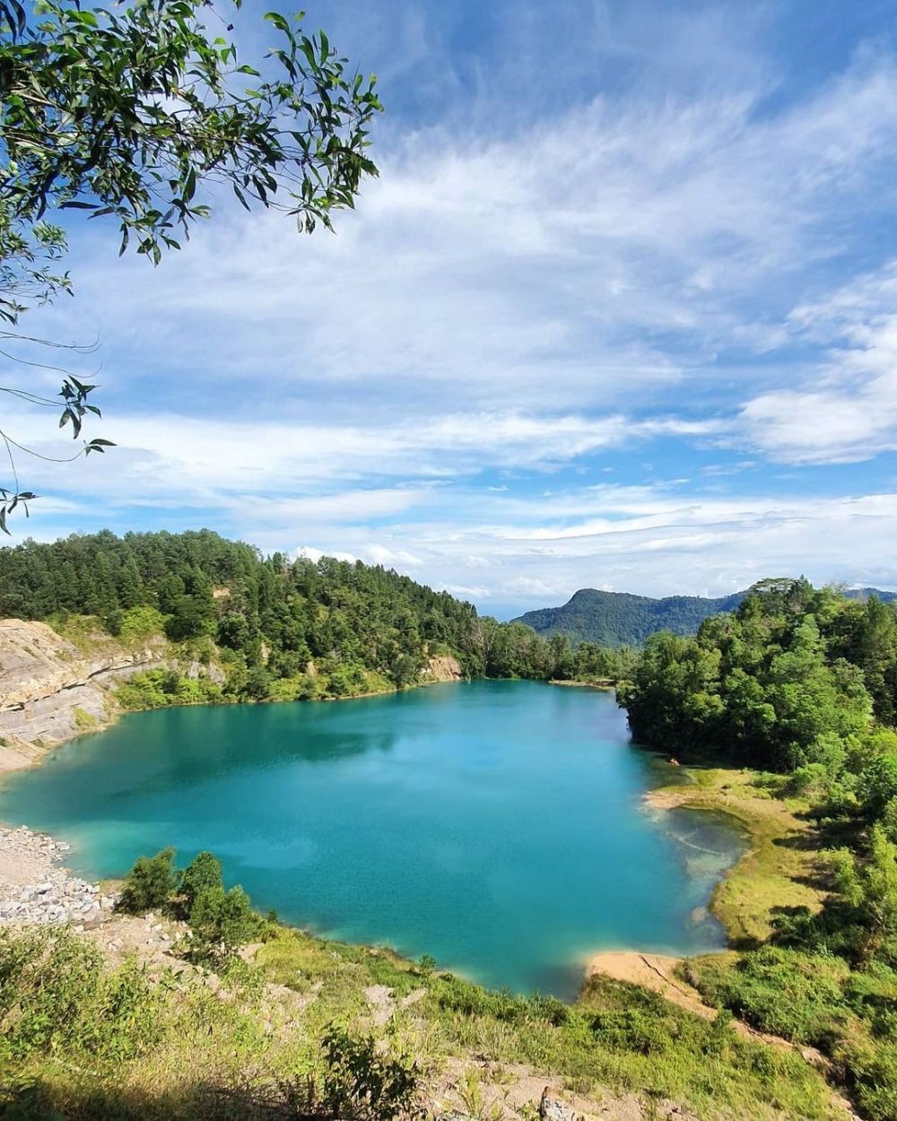 10 Danau Berwarna Biru Di Indonesia Pesonanya Indah