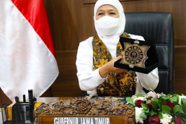 Khofifah Kenalkan Plakat Majapahit, Diduga Pernah Jadi Simbol Negara