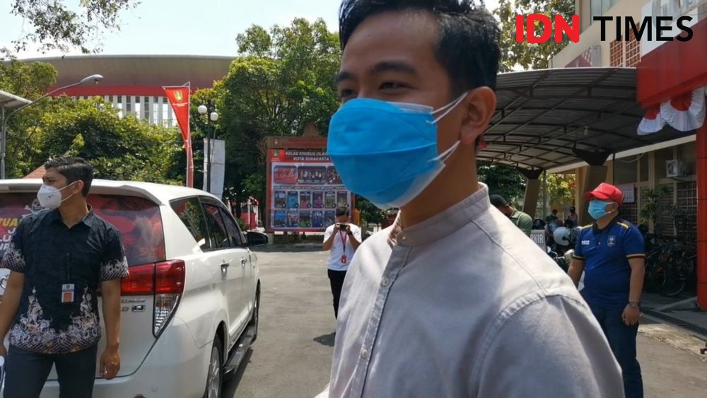 Respon Gibran Saat Ada Wanita Yang Mirip Dengan Jokowi