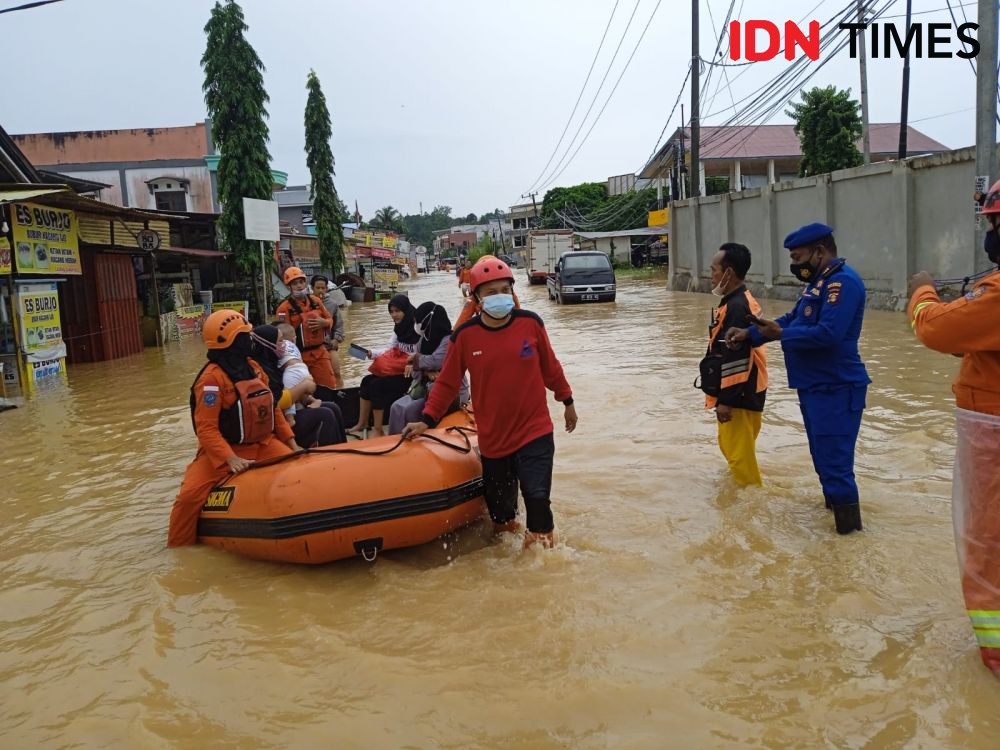 Banjir di Kariangau Balikpapan Membuat Belasan Warga Mengungsi
