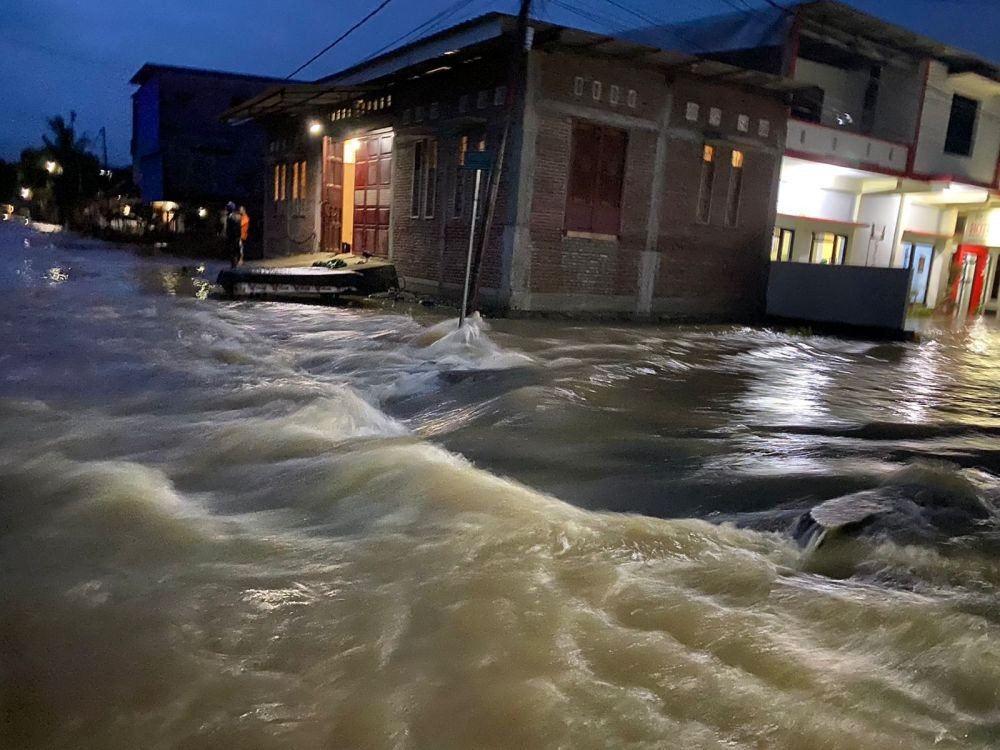 Banjir Hanyutkan Satu Rumah di Wajo