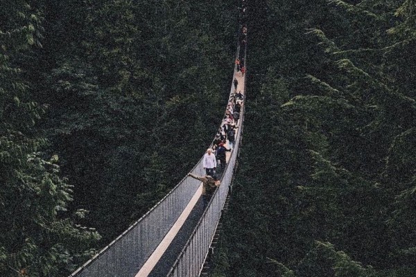 10 Jembatan Gantung Paling Fotogenik di Dunia, Ada yang dari Kaca