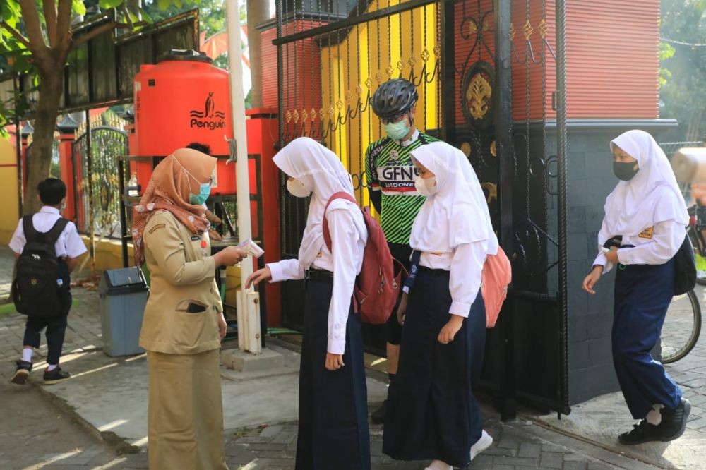 Belasan Siswa SMP 13 Semarang Ikut PTM, Ganjar Lihat Berebut di Wastafel