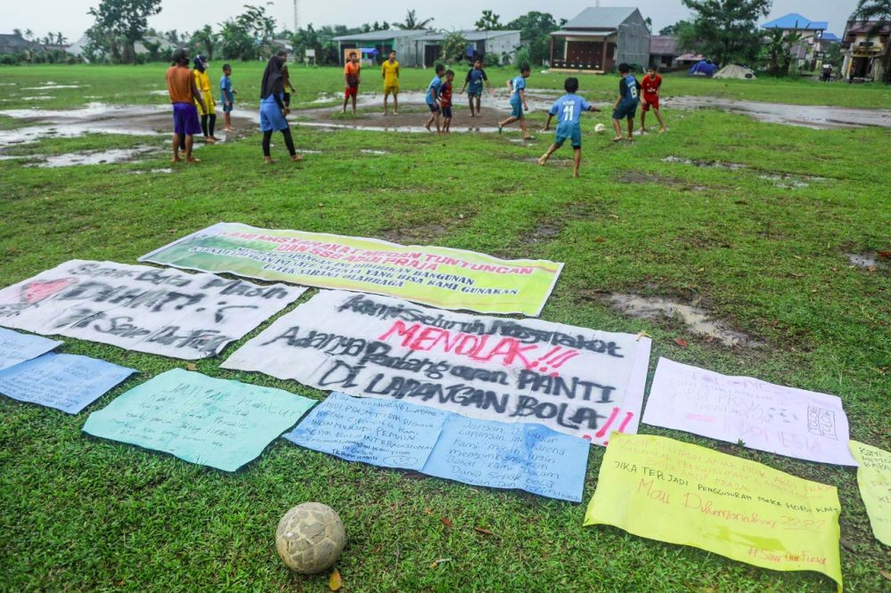 Pak Wali Kota, Tolong Jangan Gusur Lapangan Bola Anak-anak Kami