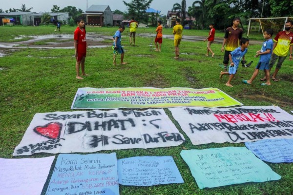Pak Wali Kota, Tolong Jangan Gusur Lapangan Bola Anak-anak Kami