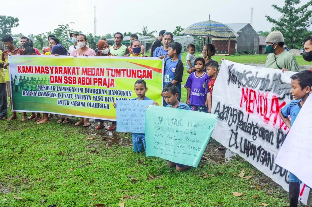 Pak Wali Kota, Tolong Jangan Gusur Lapangan Bola Anak-anak Kami