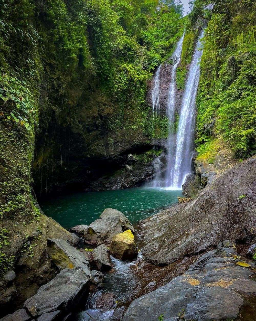 10 Wisata Air Terjun Tersembunyi Di Bali Yang Cantik Banget