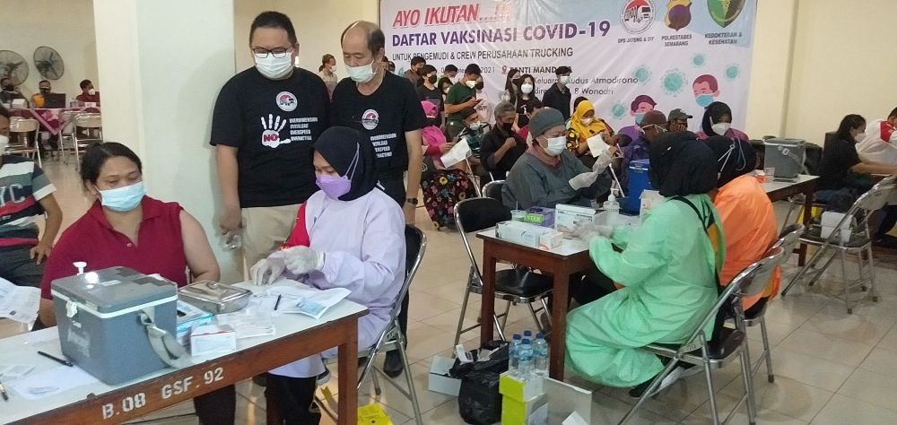 500 Sopir Truk di Semarang Divaksinasi Sinovac, Kejar Herd Immunity