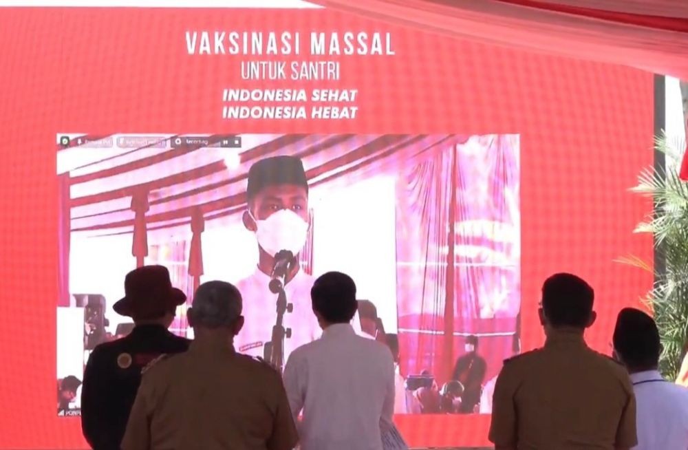 Vaksinasi Santri di Aceh, Jokowi Harap Pesantren Kembali Normal