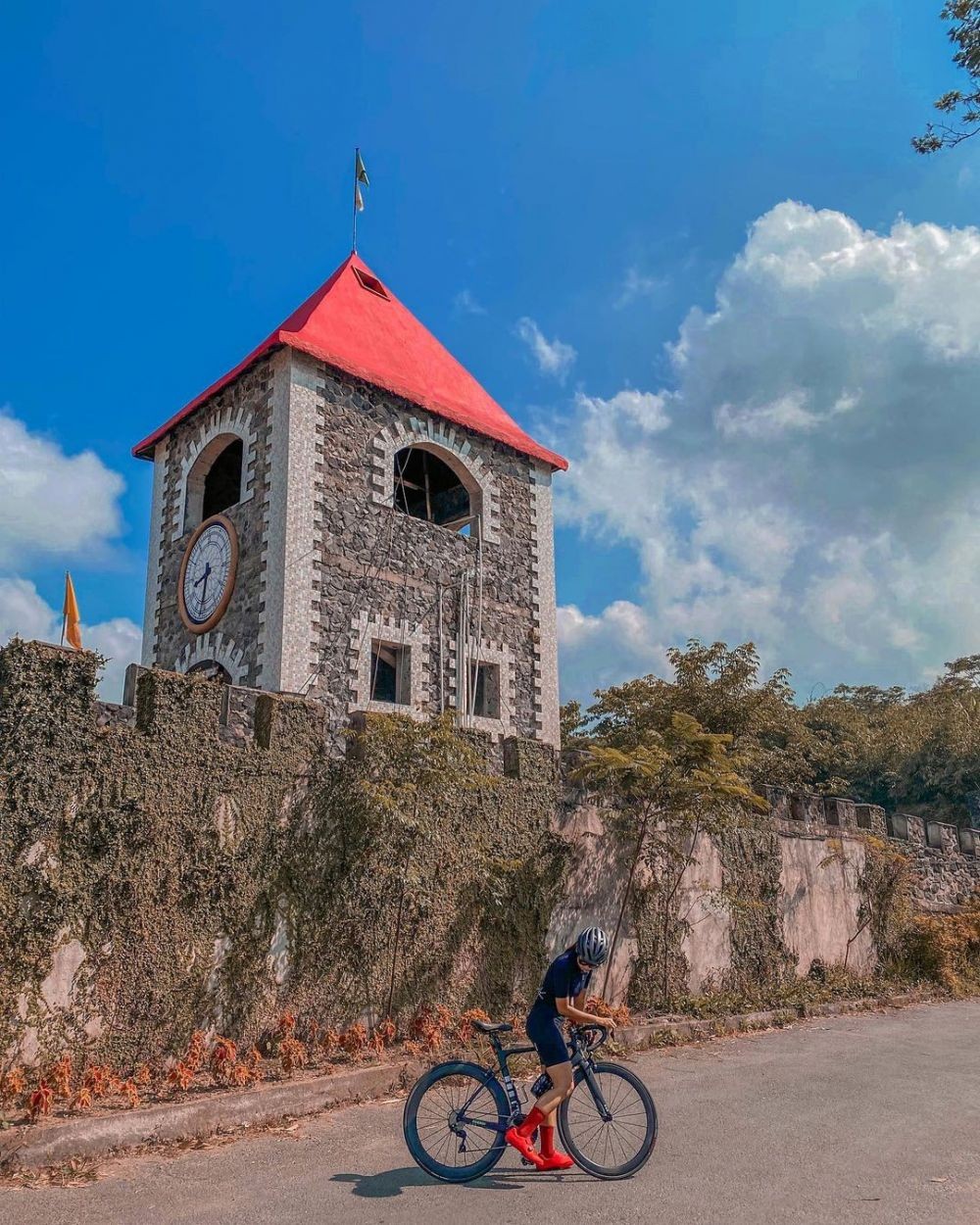Menelusuri Negeri Dongeng The Lost World Castle di Lereng Merapi 