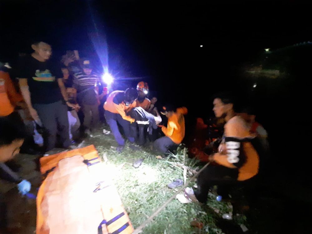 Tim SAR Evakuasi Remaja Tewas Tenggelam di Sungai Maros