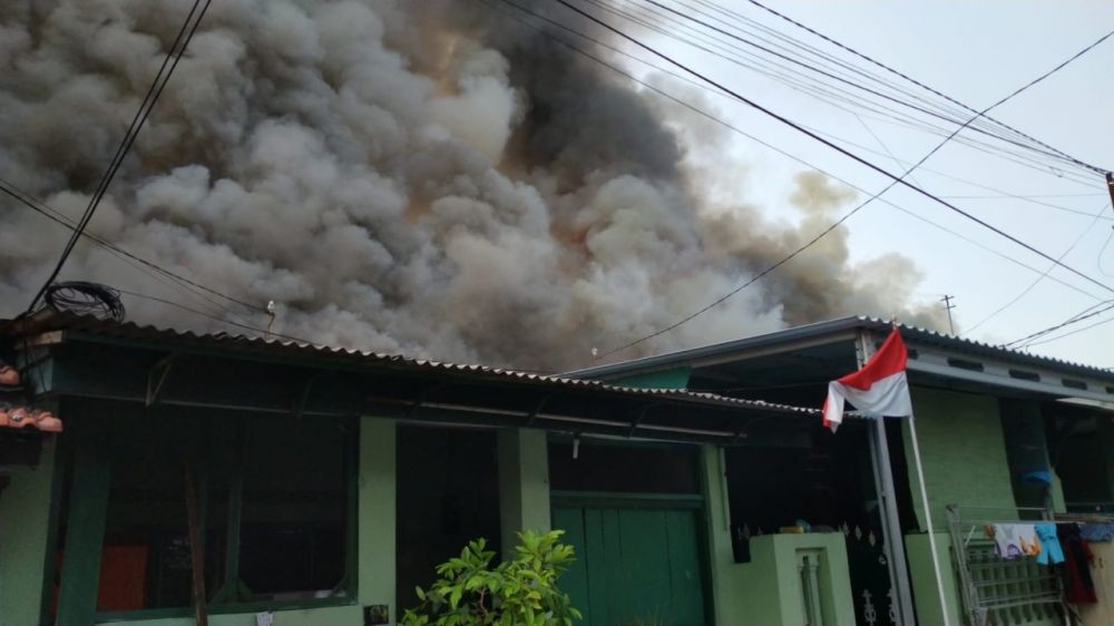 Korsleting, Sembilan Rumah di Surabaya Terbakar